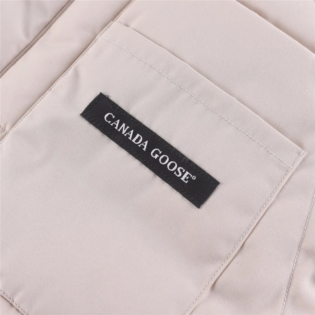 P320 Canada Goose Canada Goose #Freestyle Crew 4154M men’s and women’s vest down ➖ Genuine synchronous anti-counterfeiting chip sensor! ➖ Imported Behringer embroidery machine to customize 10,000-needle embroidery logo! ➖ Imported 21-count polyester-cotton blended original fabric, using Feather-Light 10D waterproof coating fabric, made of 84.5% polyester fiber and 15.5% cotton, 100% the best feel in the entire network! ➖ The genuine official website uses the national standard 80 white duck down, and will never be misled by false claims such as 90 down or goose down! ➖ 100% nylon nylon lining with double double-layer sealing design to prevent velvet from running away. Top-grade polar fleece is used in the collar and pockets to keep warm and comfortable! ➖ Yoshida YKK provides original custom-made electroplated sliders. YKK two-way lockable zippers are tight and smooth and will not peel off paint! ➖ 3M composite original Velcro is durable, and all accessories and hardware are disassembled and customized!  SIZE: XS S M L XL XXL [Attached: Size chart]